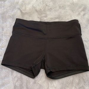 Ivivva girls black dance shorts size 10.